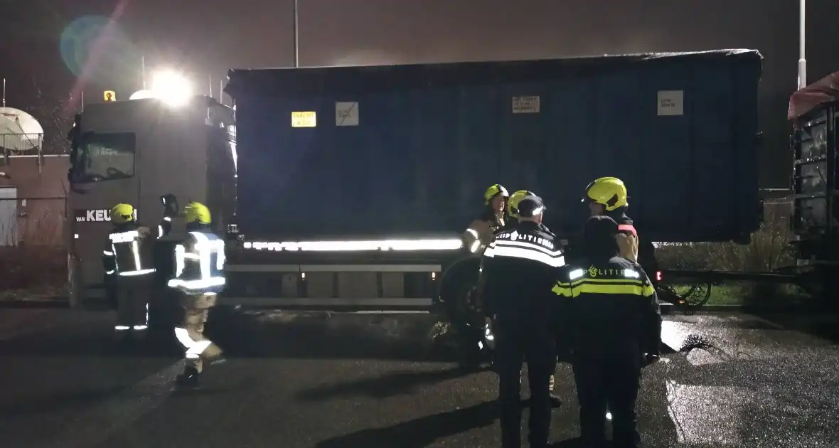 Broei in containers van vrachtwagen - Foto 4