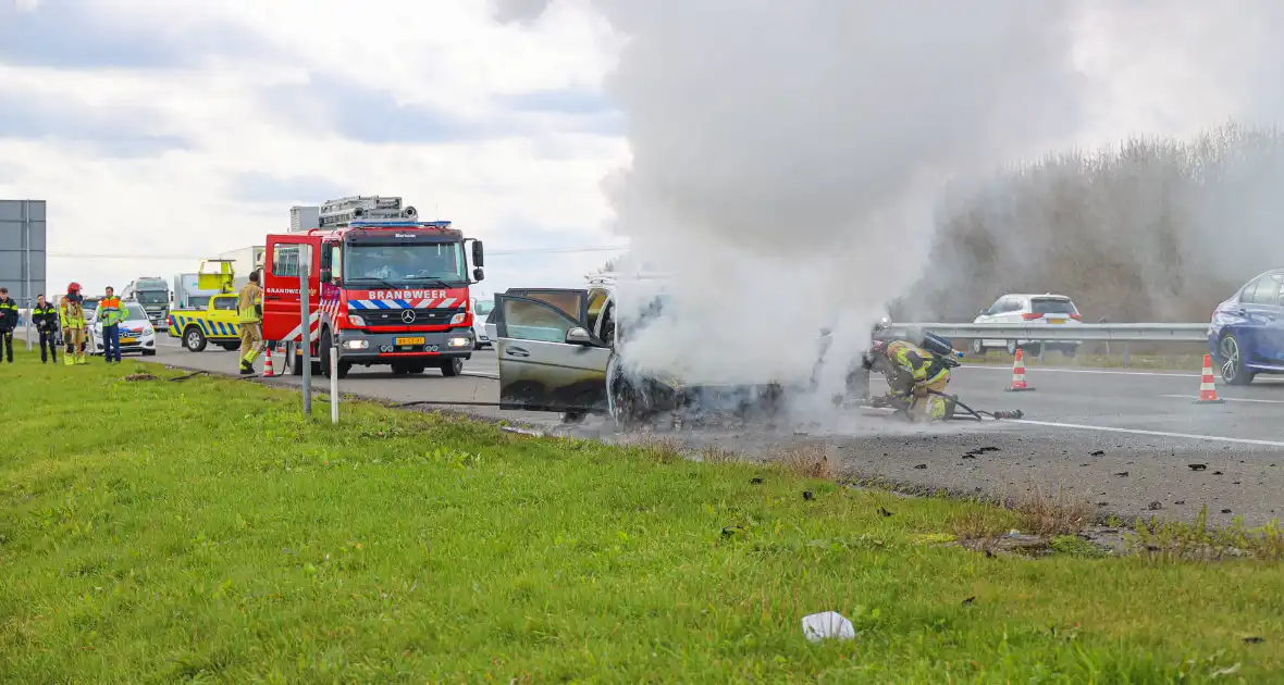 Mercedes verwoest door brand