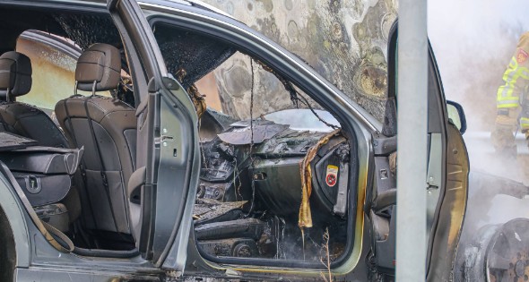 Mercedes verwoest door brand - Afbeelding 6