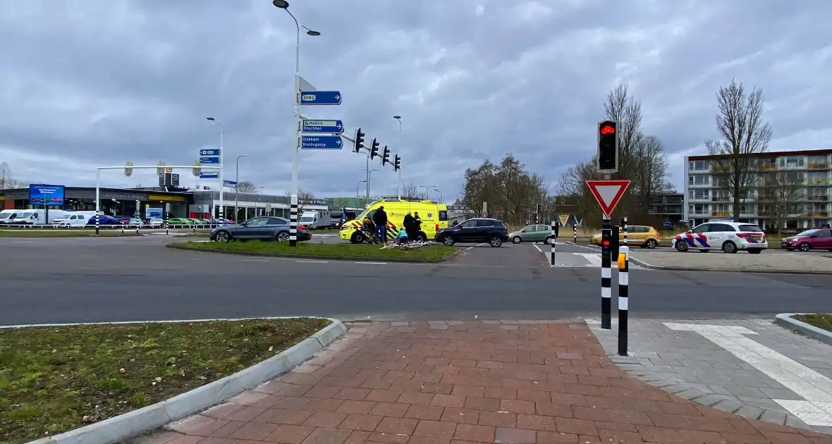 Fiets in de kreukels na negeren rood verkeerslicht - Foto 2