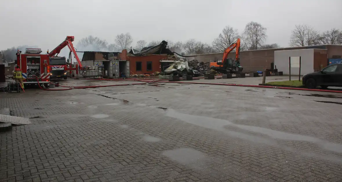 Enorme schade na brand in bedrijfspand