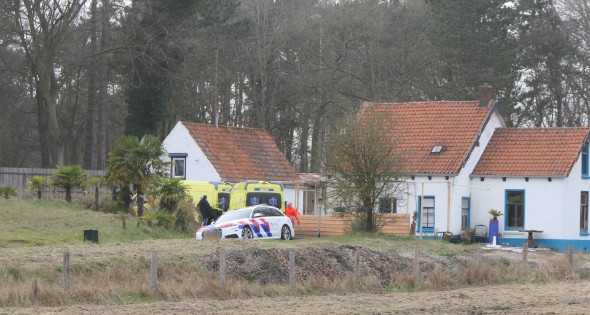 Persoon overleden na incident bij woning