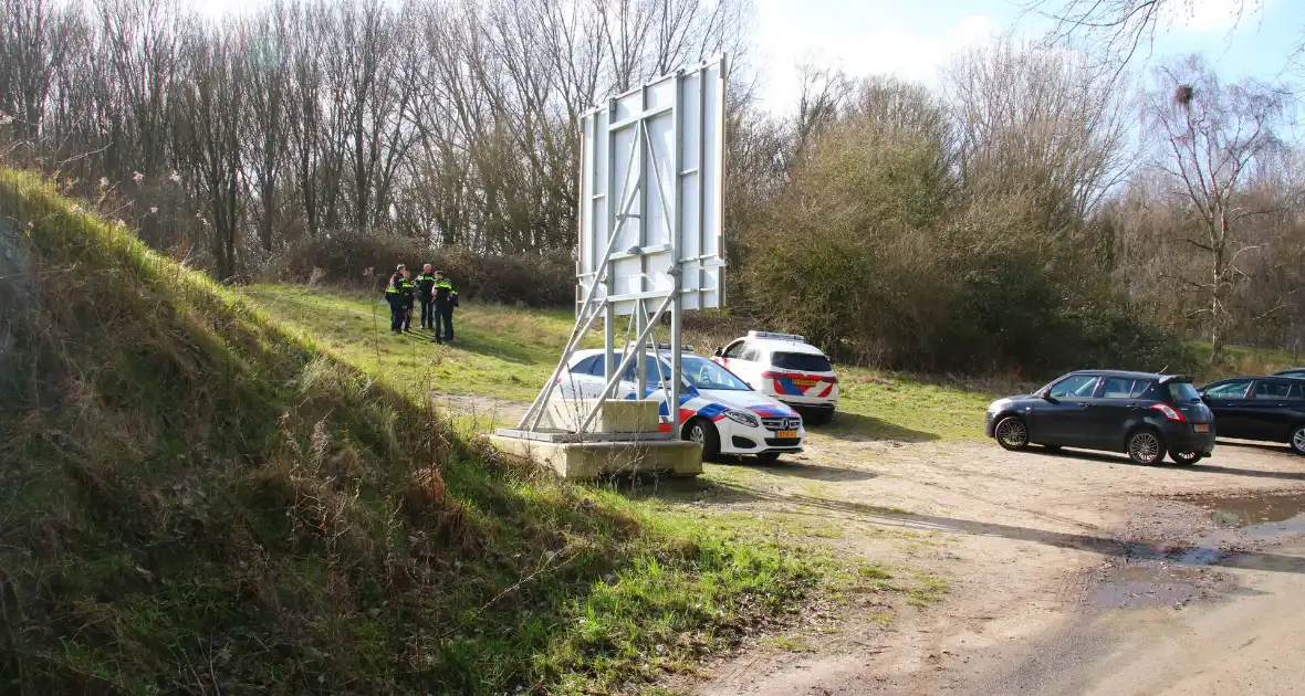 Stoffelijk overschot aangetroffen in bosschage - Foto 4