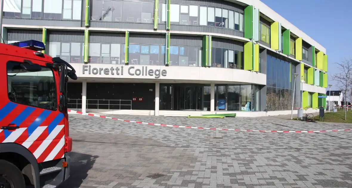 Schoolplein Fioretti College afgesloten na stormschade - Foto 4
