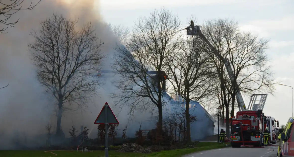 Zeer grote brand in woonboerderij - Foto 2