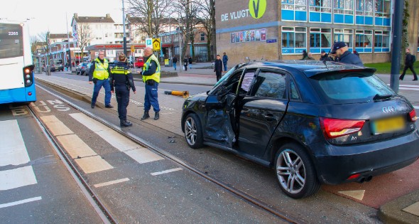 Schade bij ongeval tussen lijnbus en personenauto