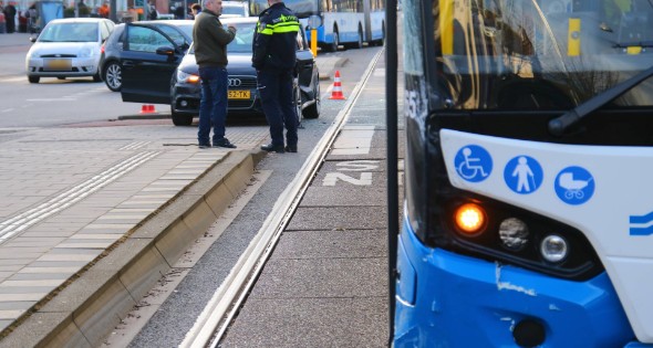 Schade bij ongeval tussen lijnbus en personenauto - Afbeelding 8