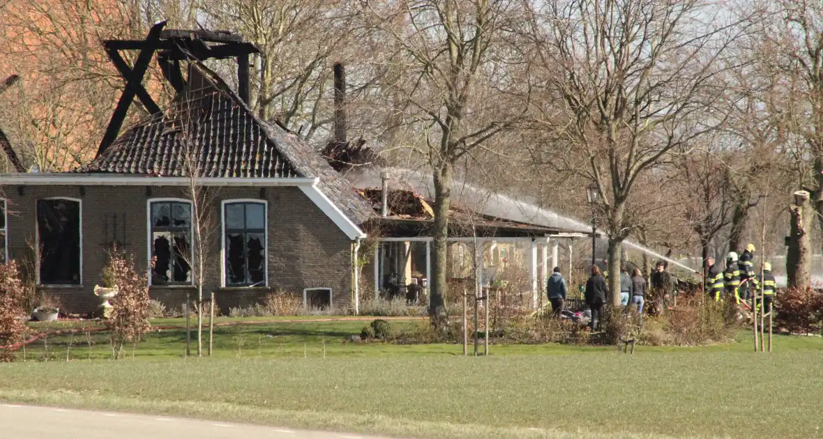 Brandweer nu echt klaar met nablussen - Foto 9