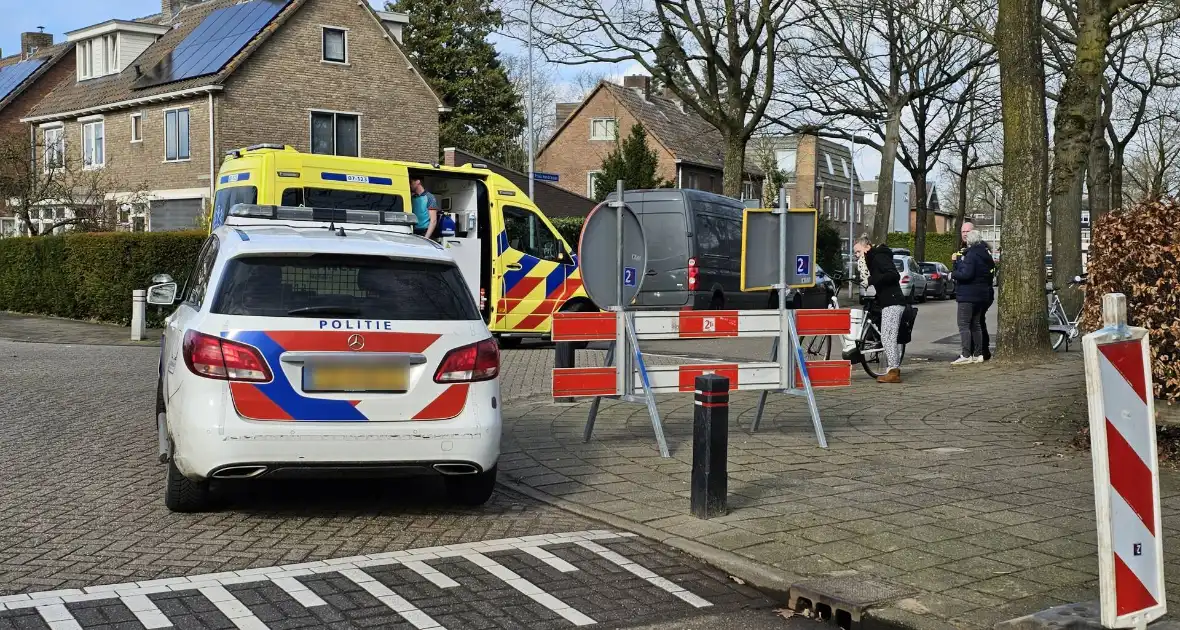 Twee fietsers botsen op kruising - Foto 3