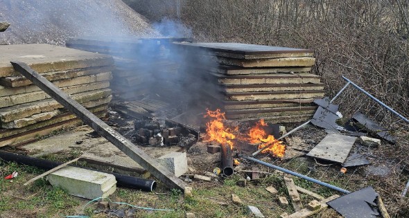 Brandstichting in bouwafval