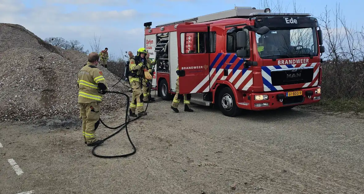 Brandstichting in bouwafval - Foto 3