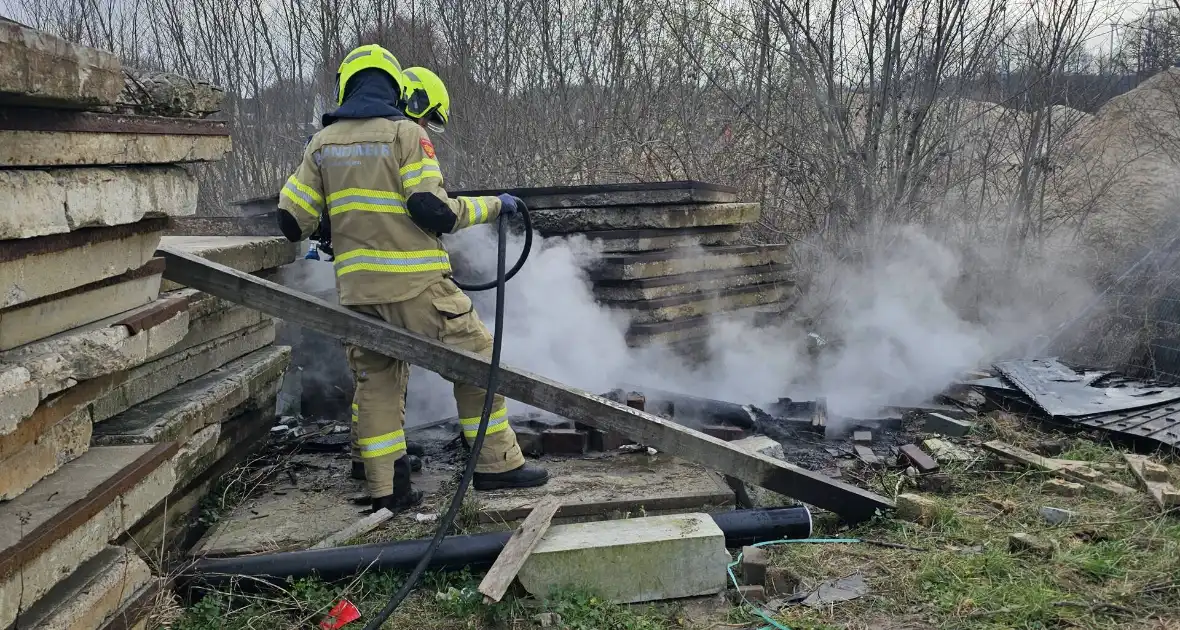 Brandstichting in bouwafval - Foto 7