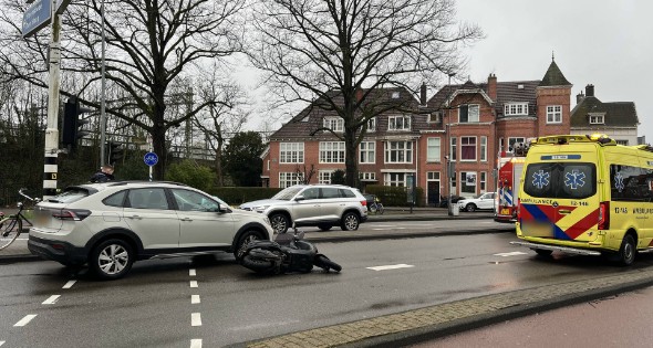 Scooterrijder gewond bij botsing met automobilist