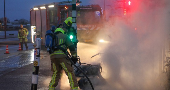 Scooter brandt volledig af - Afbeelding 12