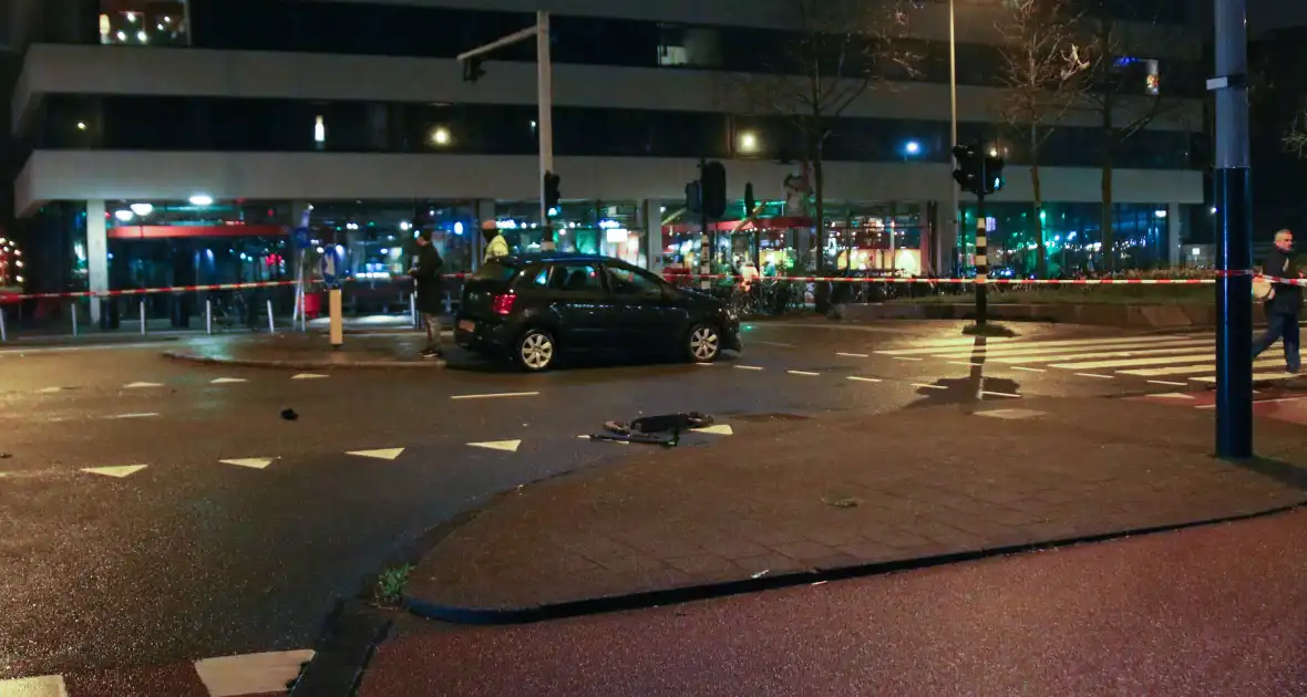 Persoon gewond na harde botsing met auto - Foto 6