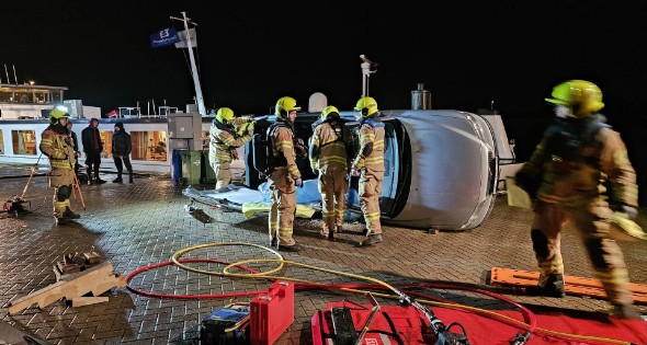 Brandweer oefent op boot met asielzoekers - Afbeelding 1