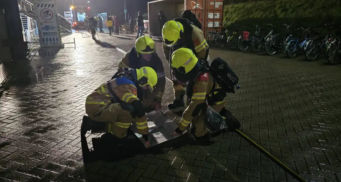 Brandweer oefent op boot met asielzoekers - Foto 4