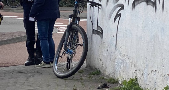 Voorwiel fiets in de kreukels bij botsing - Afbeelding 3