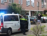Politie trekt vuurwapen bij aanhoudingen na steekpartij