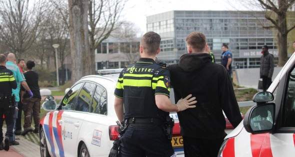 Politie trekt vuurwapen bij aanhoudingen na steekpartij - Afbeelding 9