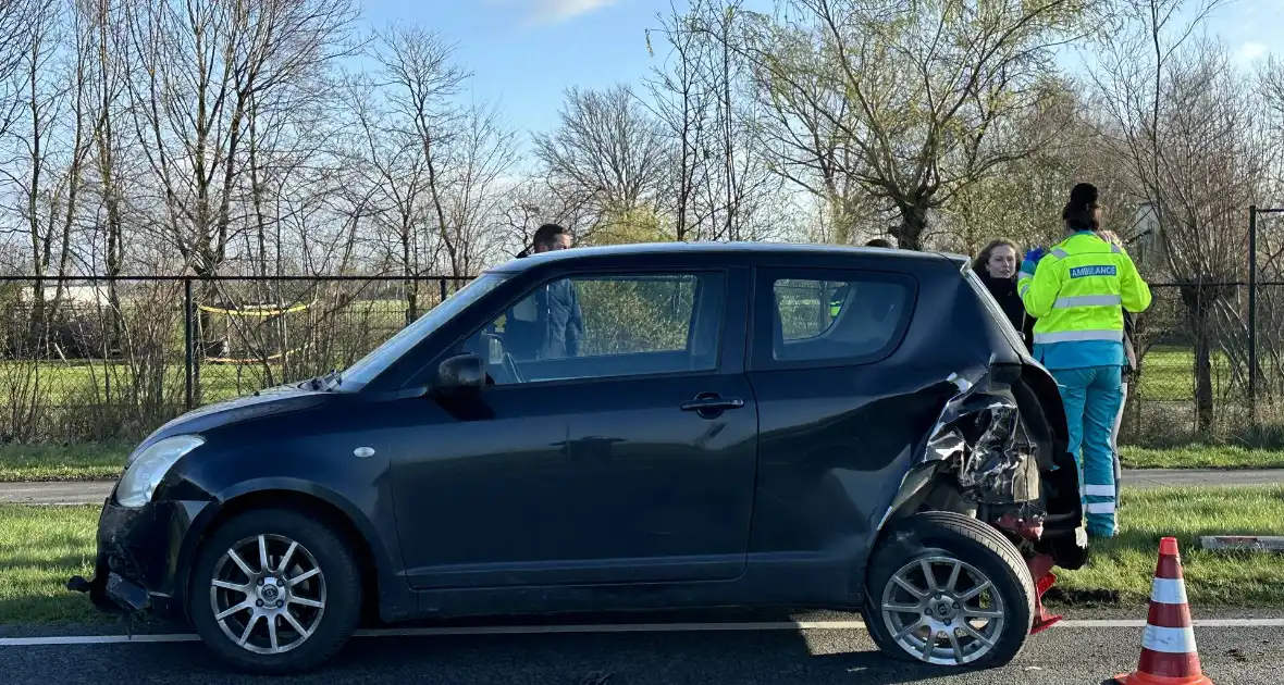 Auto belandt op de kop, cilinder lachgas ontdekt - Foto 4