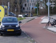 Automobilist rijdt fietser aan op fietspad