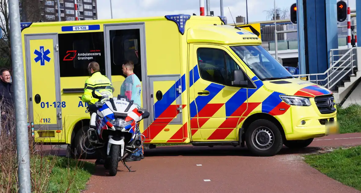 Automobilist rijdt fietser aan op fietspad - Foto 1