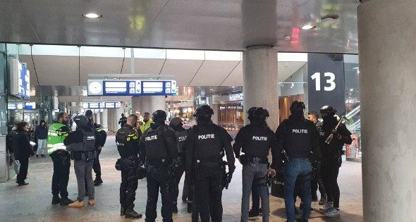 Massale inzet politie vanwege mogelijk vuurwapen - Afbeelding 10