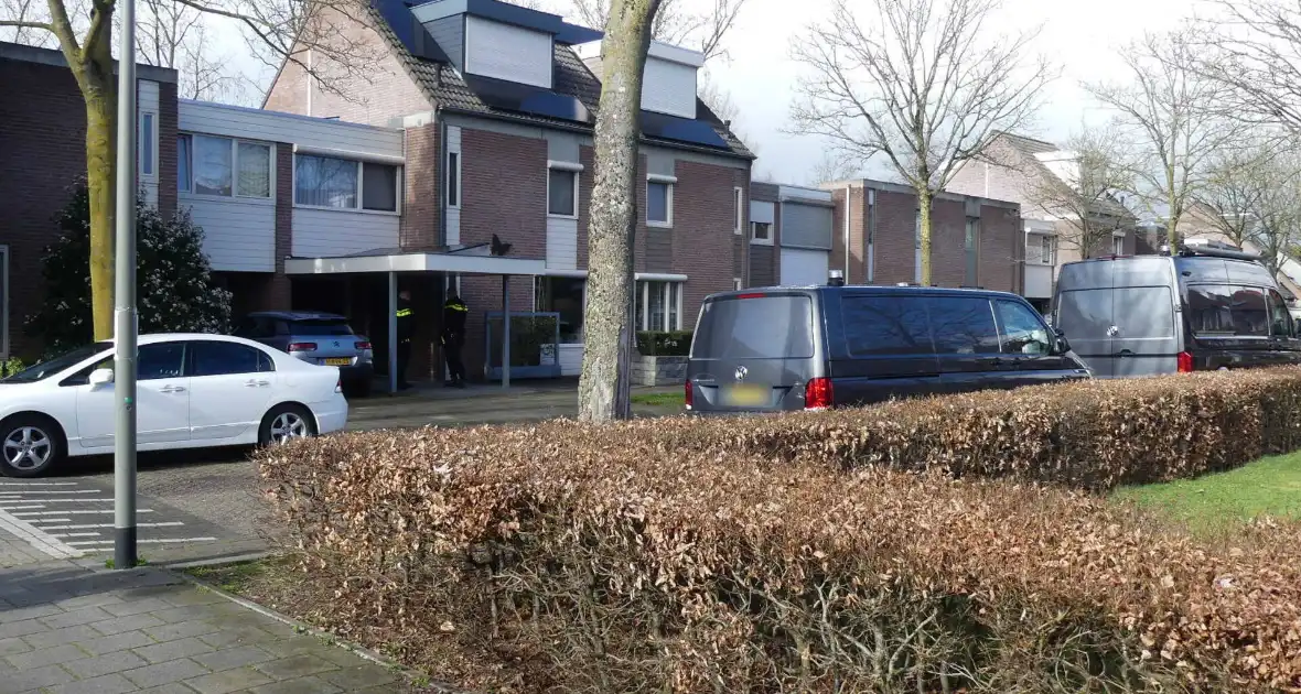 Overleden man aangetroffen in woning, politie start onderzoek - Foto 5