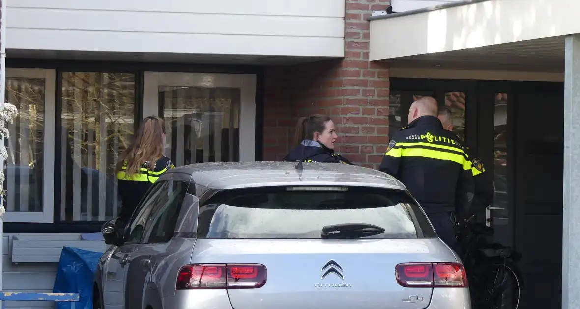 Overleden man aangetroffen in woning, politie start onderzoek - Foto 9