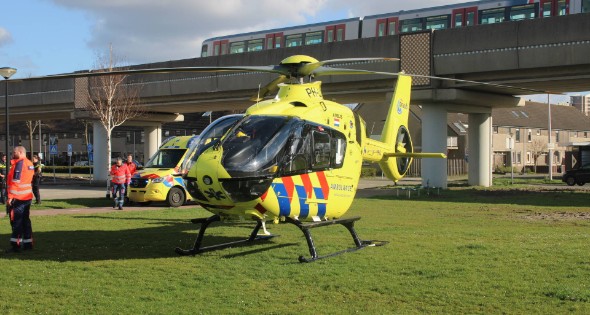 Trauma-arts per helikopter ingevlogen ter assistentie van ambulance