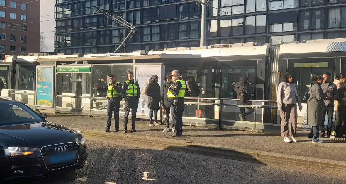 Tramverkeer richting Kuip plat door lastige reiziger en kapotte tram - Foto 6