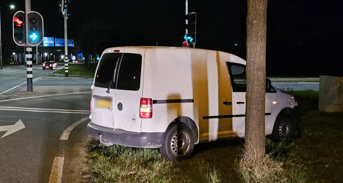 Kop-staartbotsing tussen twee voertuigen - Foto 1