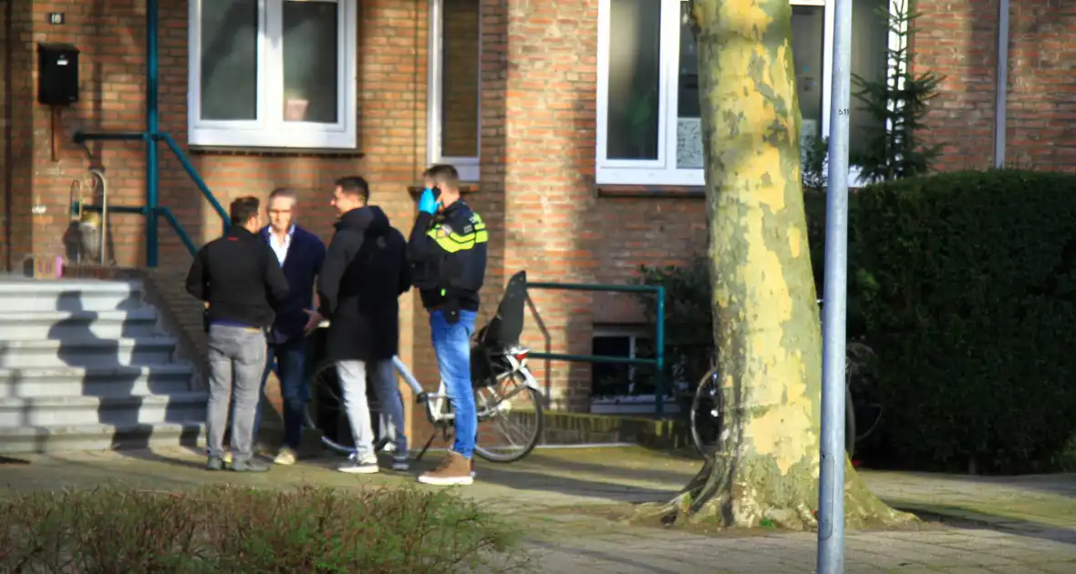 Politie doet inval in woning - Foto 1