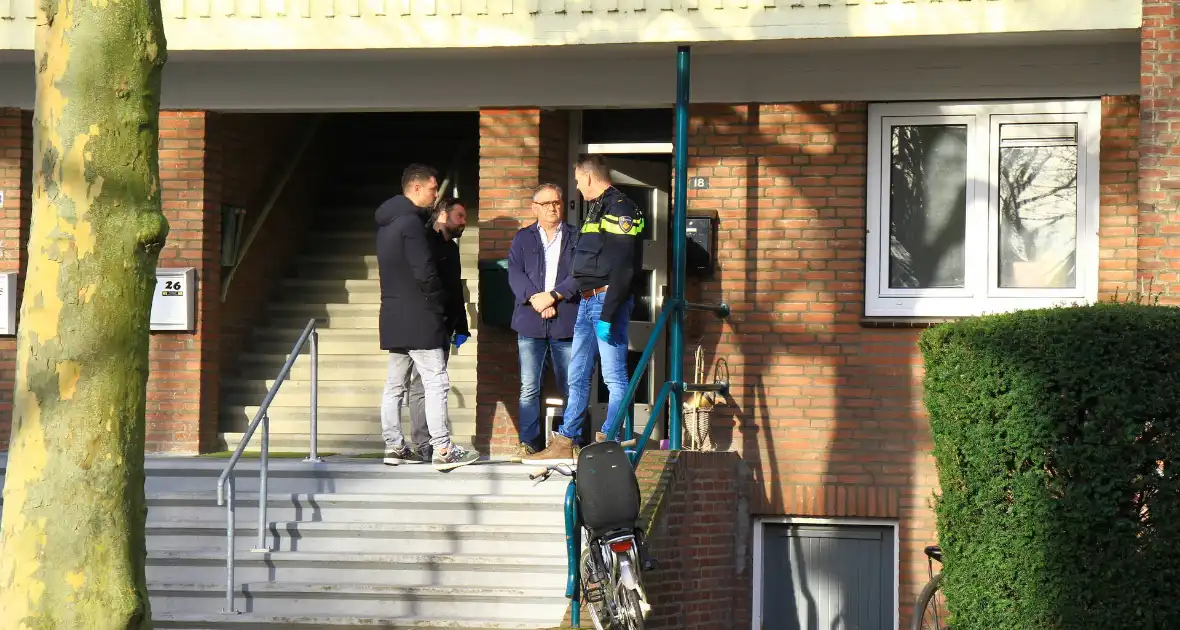 Politie doet inval in woning - Foto 4