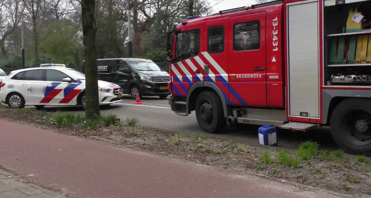 Kop-staart botsing tussen taxibus en personenwagen - Foto 7