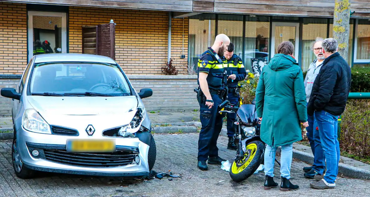 Flinke schade na aanrijding tussen auto en motor - Foto 6