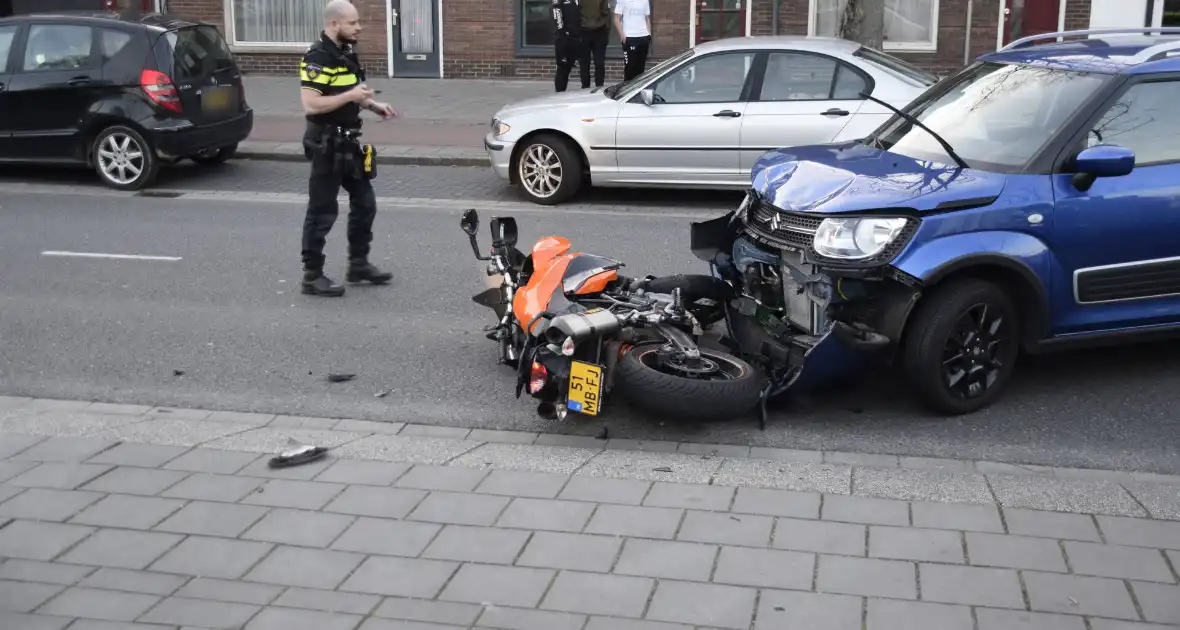 Motorrijder gewond na harde botsing met automobilist - Foto 4