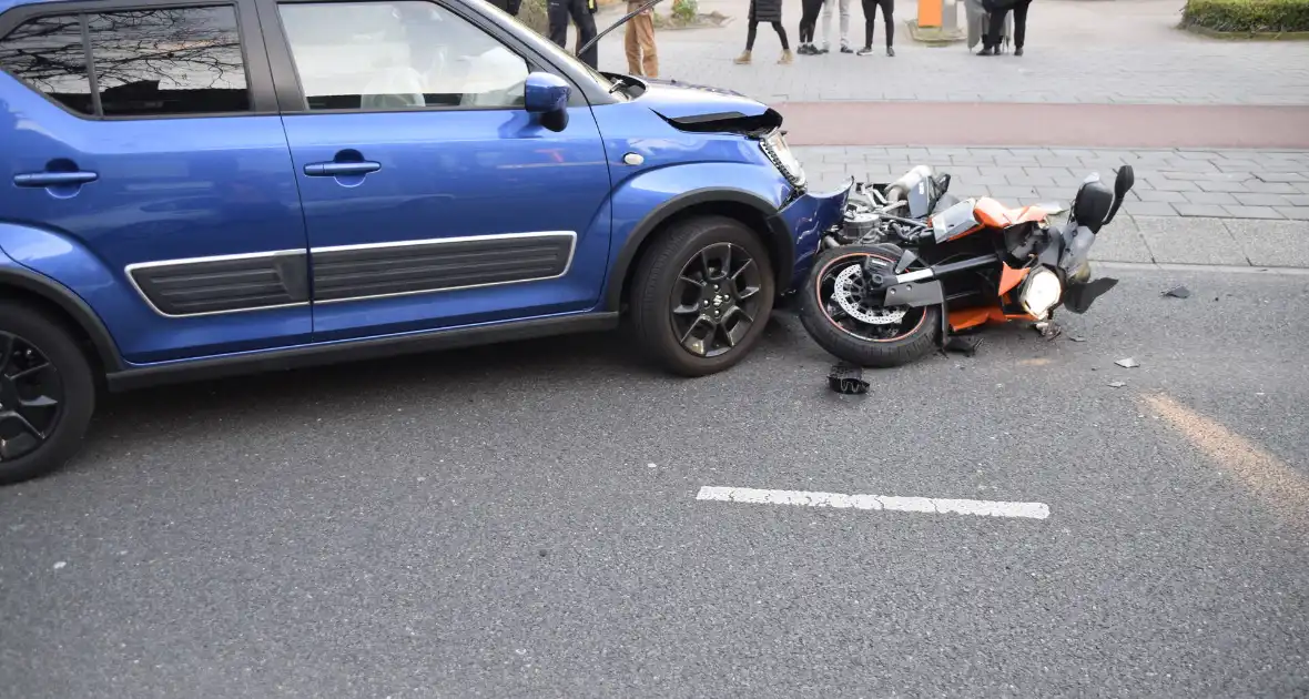 Motorrijder gewond na harde botsing met automobilist - Foto 5