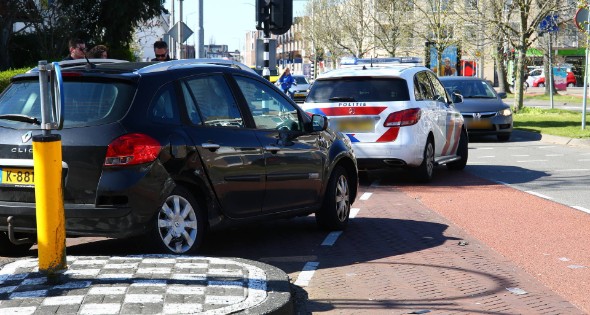 Achterwiel breekt af bij botsing