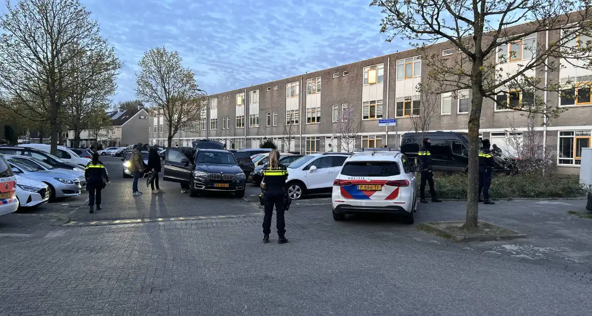 Buurt opgeschrikt door flashbangs tijdens inval arrestatieteam - Foto 1