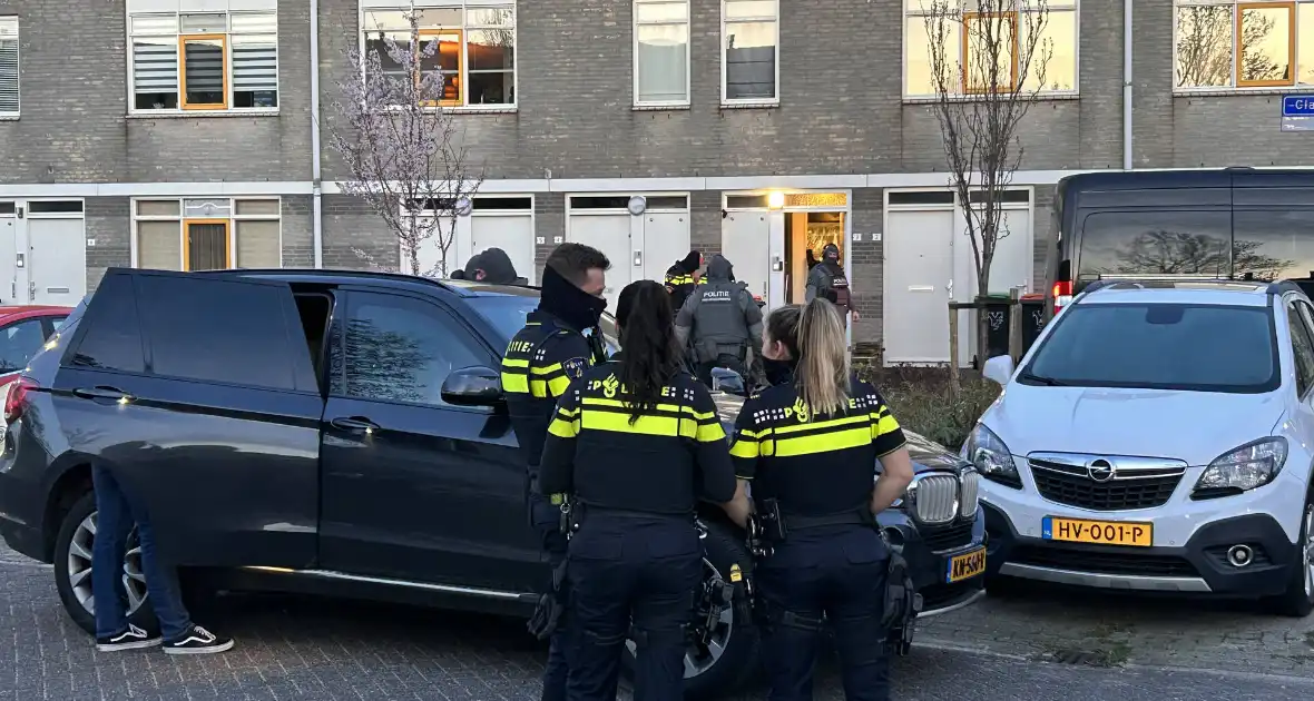 Buurt opgeschrikt door flashbangs tijdens inval arrestatieteam - Foto 6