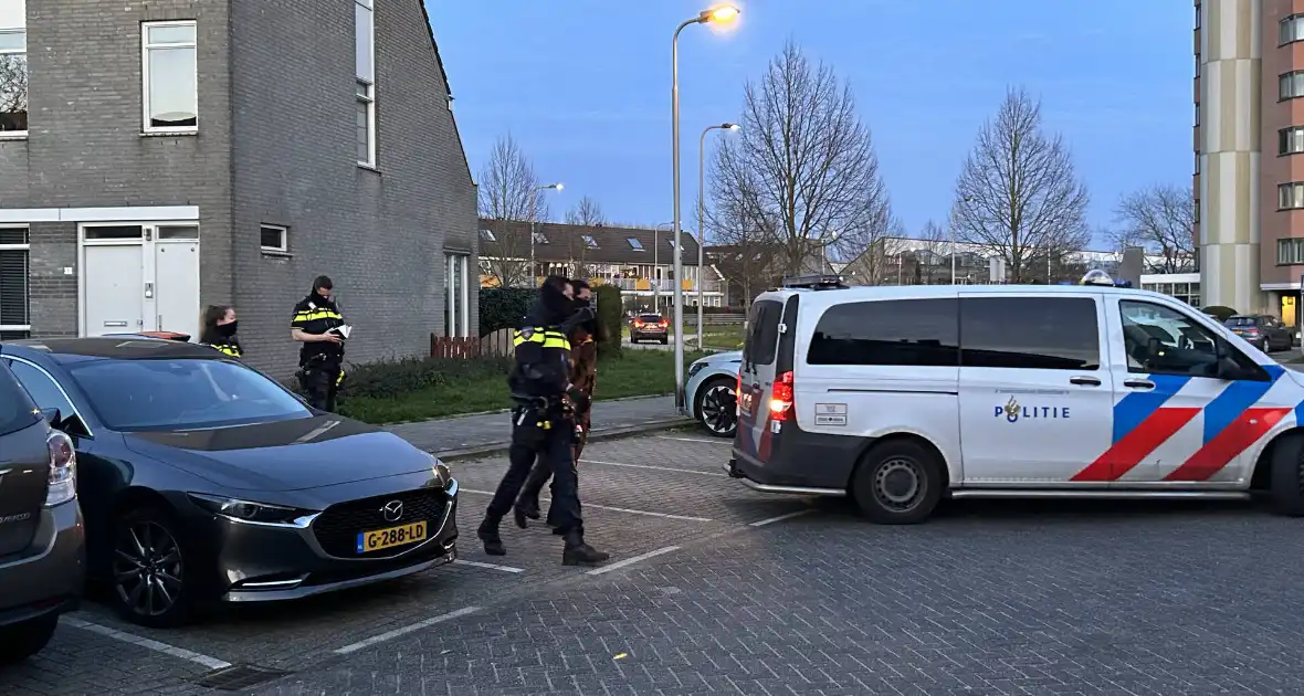 Buurt opgeschrikt door flashbangs tijdens inval arrestatieteam - Foto 7