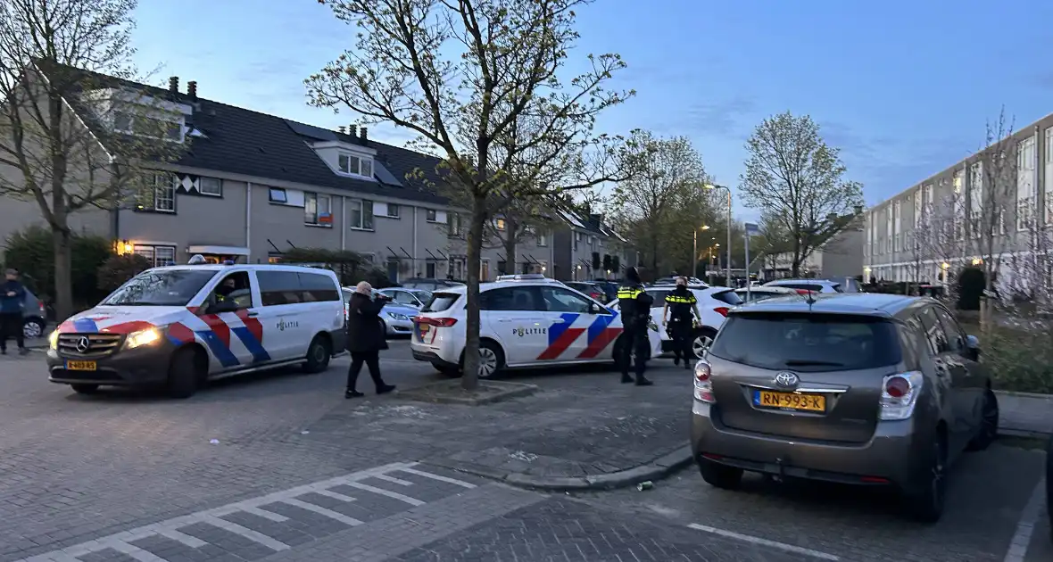 Buurt opgeschrikt door flashbangs tijdens inval arrestatieteam - Foto 9