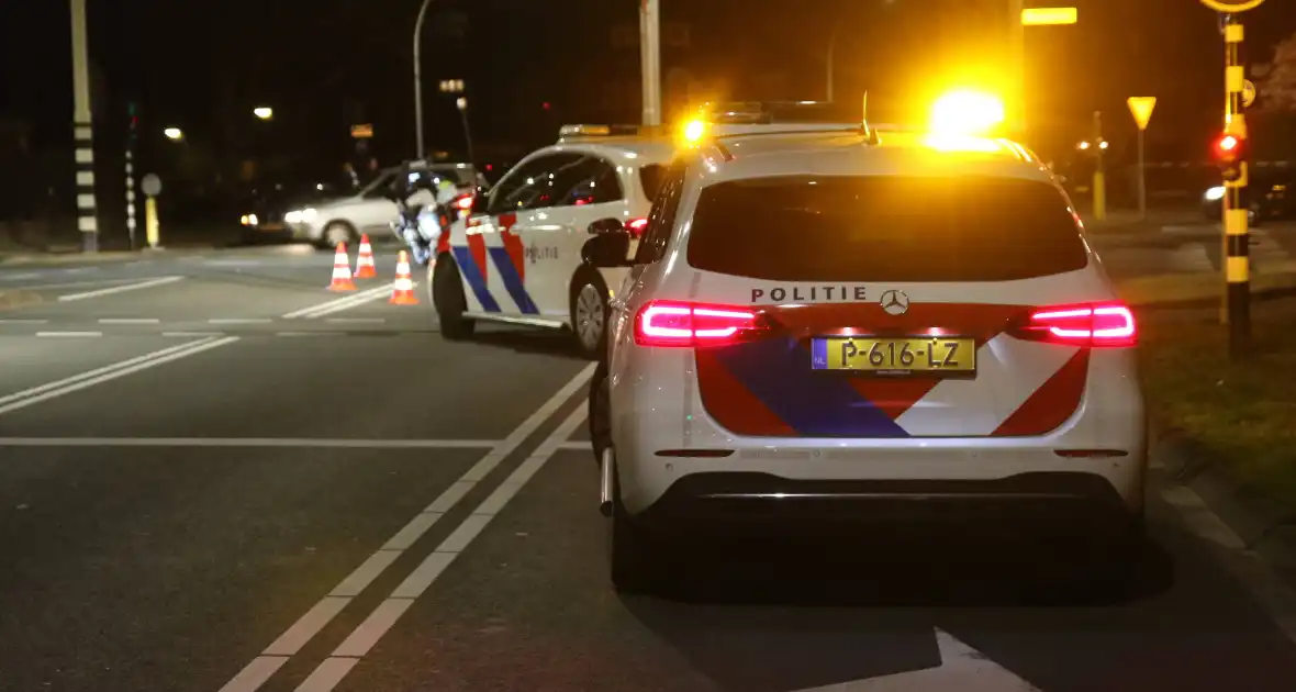 Flinke schade na botsing tussen auto en ambulance - Foto 5