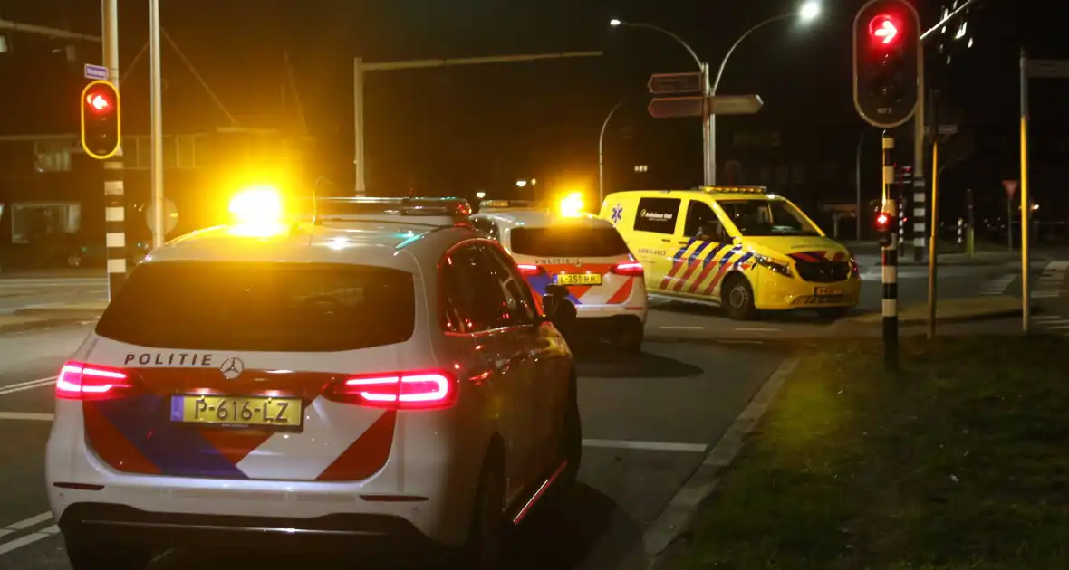 Flinke schade na botsing tussen auto en ambulance - Foto 7