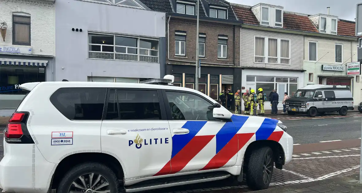 Politie en brandweer doen onderzoek in pand - Foto 2