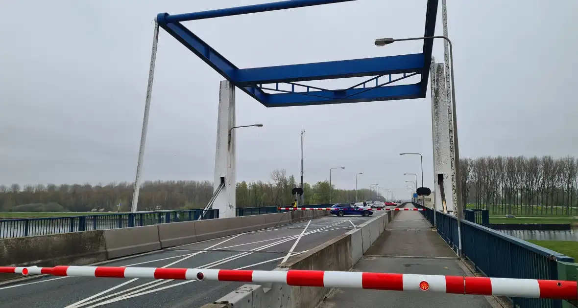 Verkeershinder door storing in brug