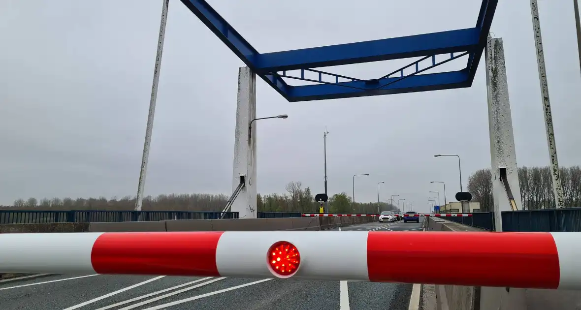 Verkeershinder door storing in brug - Foto 5