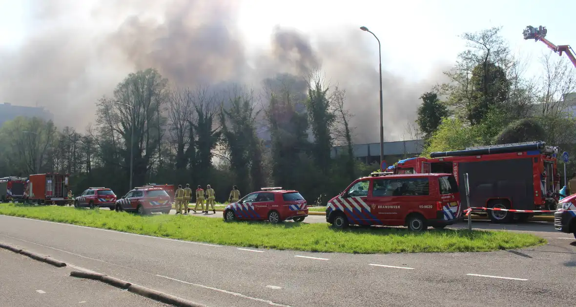 NL-Alert vanwege grote brand in leegstaand bedrijf - Foto 2